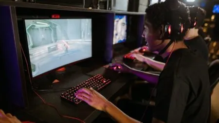 Les héros invisibles du jeu vidéo : qui bosse dans l'ombre et pourquoi ça compte